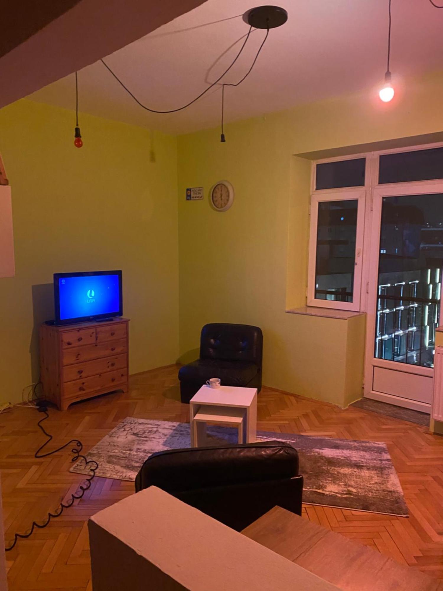 Newborn Center Hostel All Day Free Coffee Pristina Exteriör bild