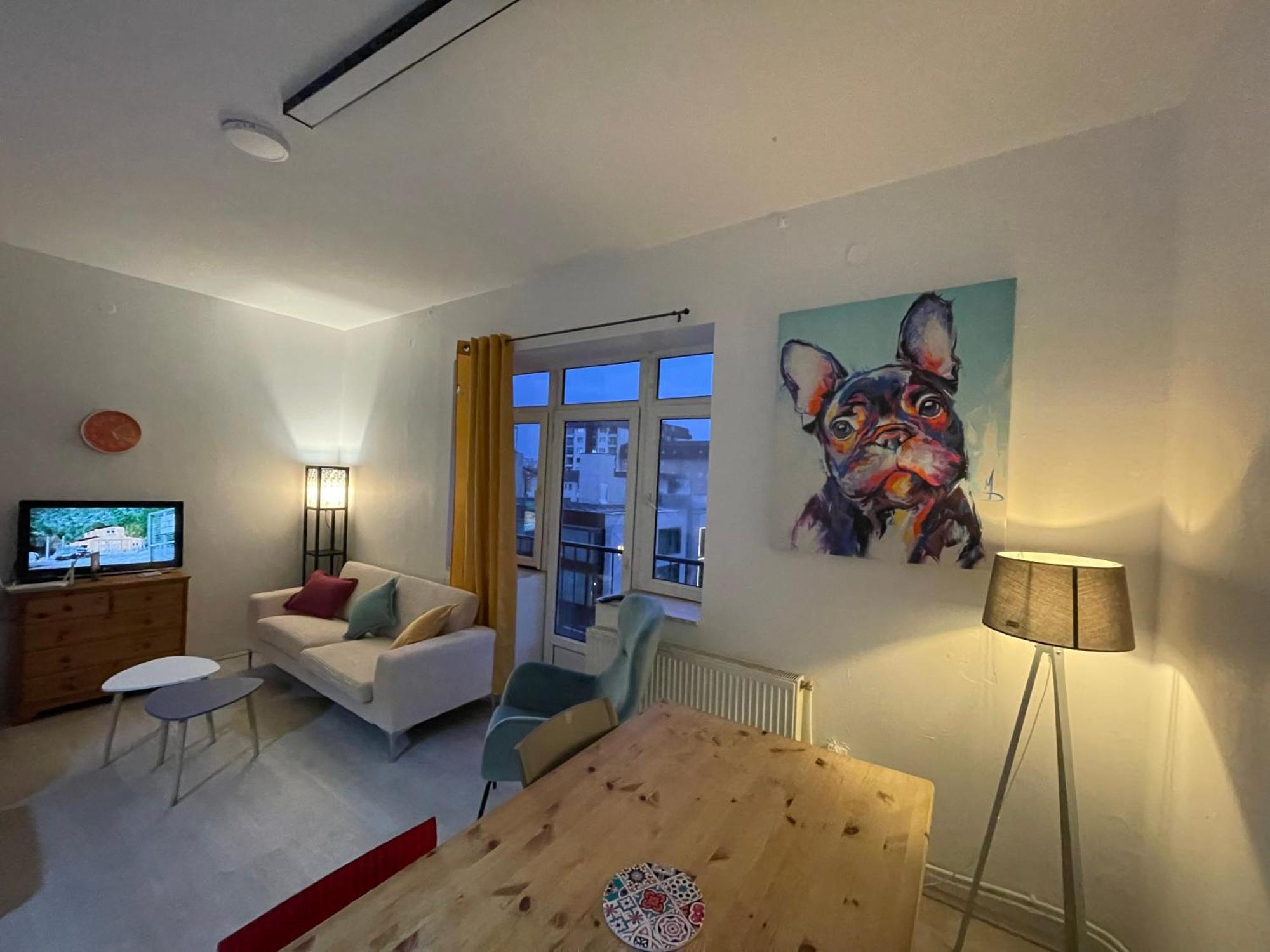 Newborn Center Hostel All Day Free Coffee Pristina Exteriör bild