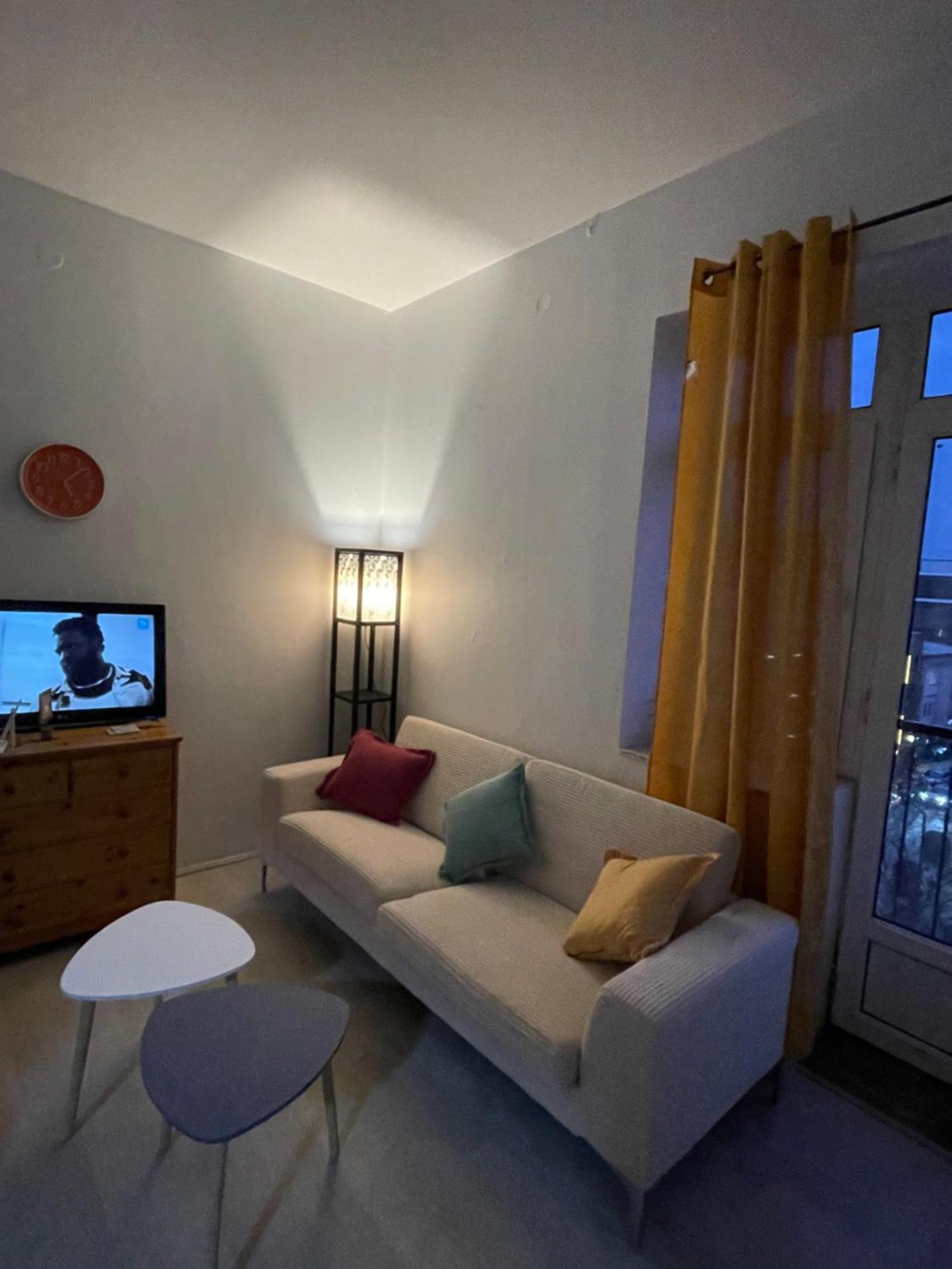Newborn Center Hostel All Day Free Coffee Pristina Exteriör bild