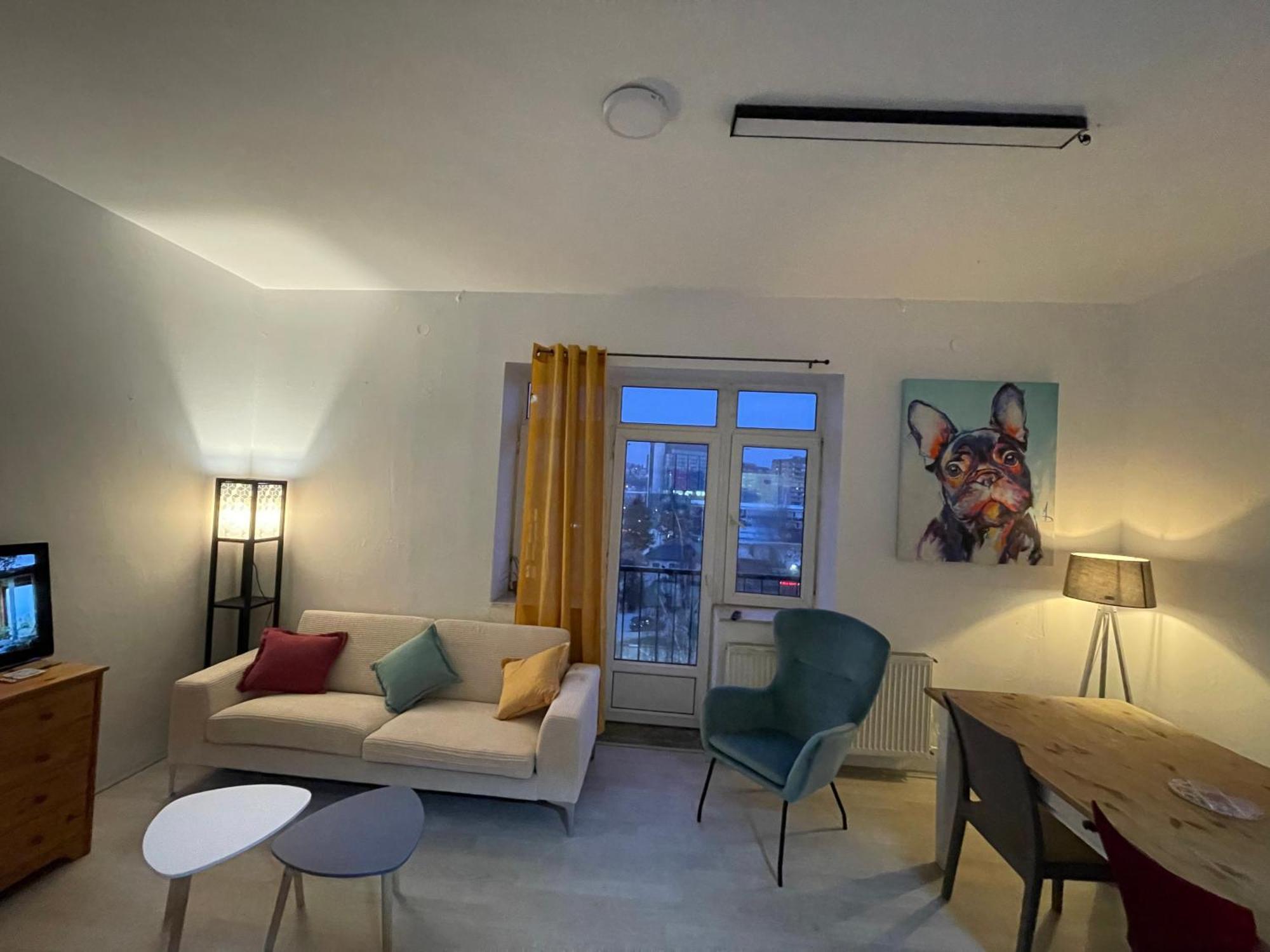 Newborn Center Hostel All Day Free Coffee Pristina Exteriör bild