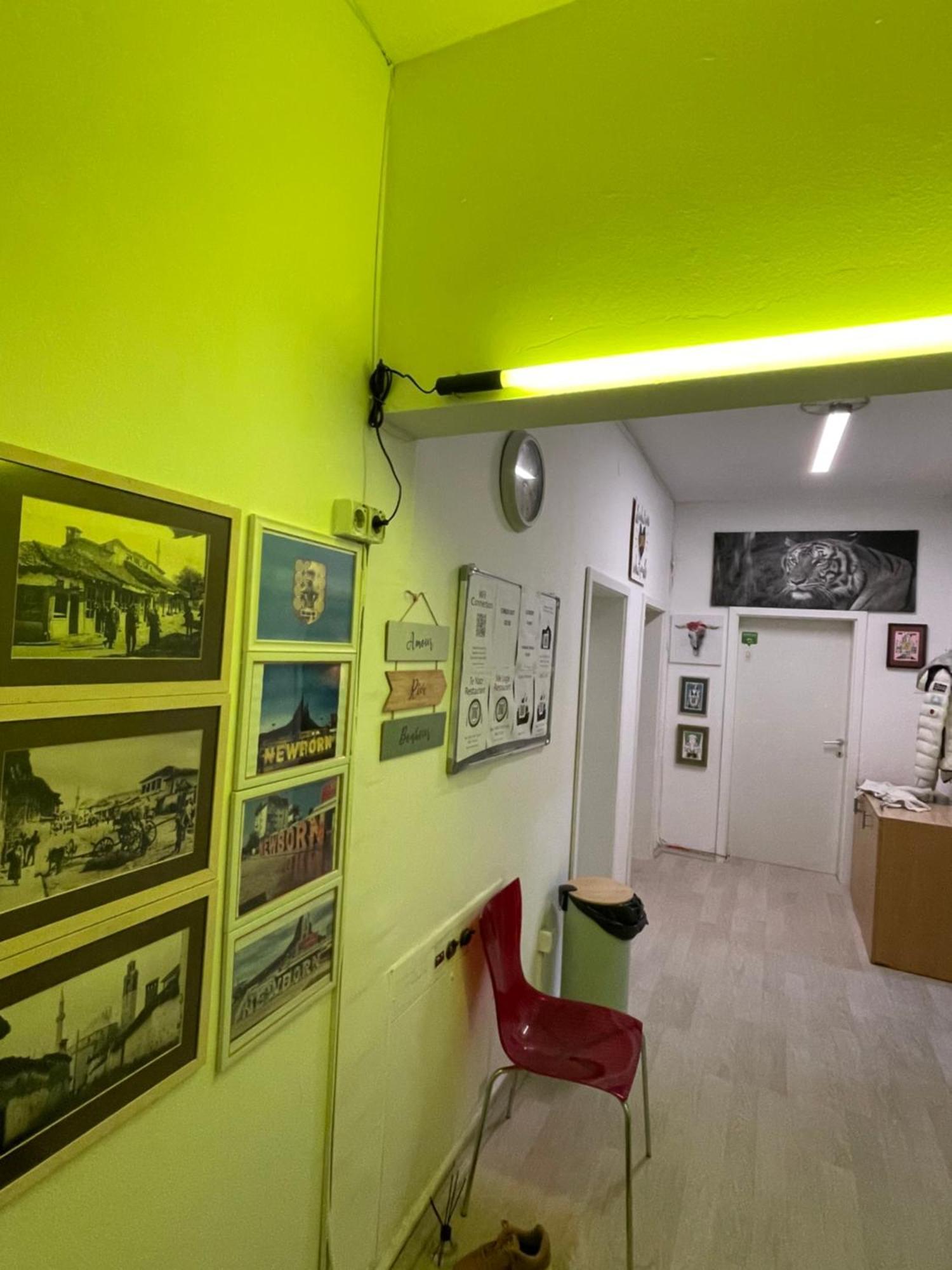 Newborn Center Hostel All Day Free Coffee Pristina Exteriör bild